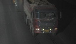 郑州渣土车爆料视频曝光,揭秘渣土车违规乱象
